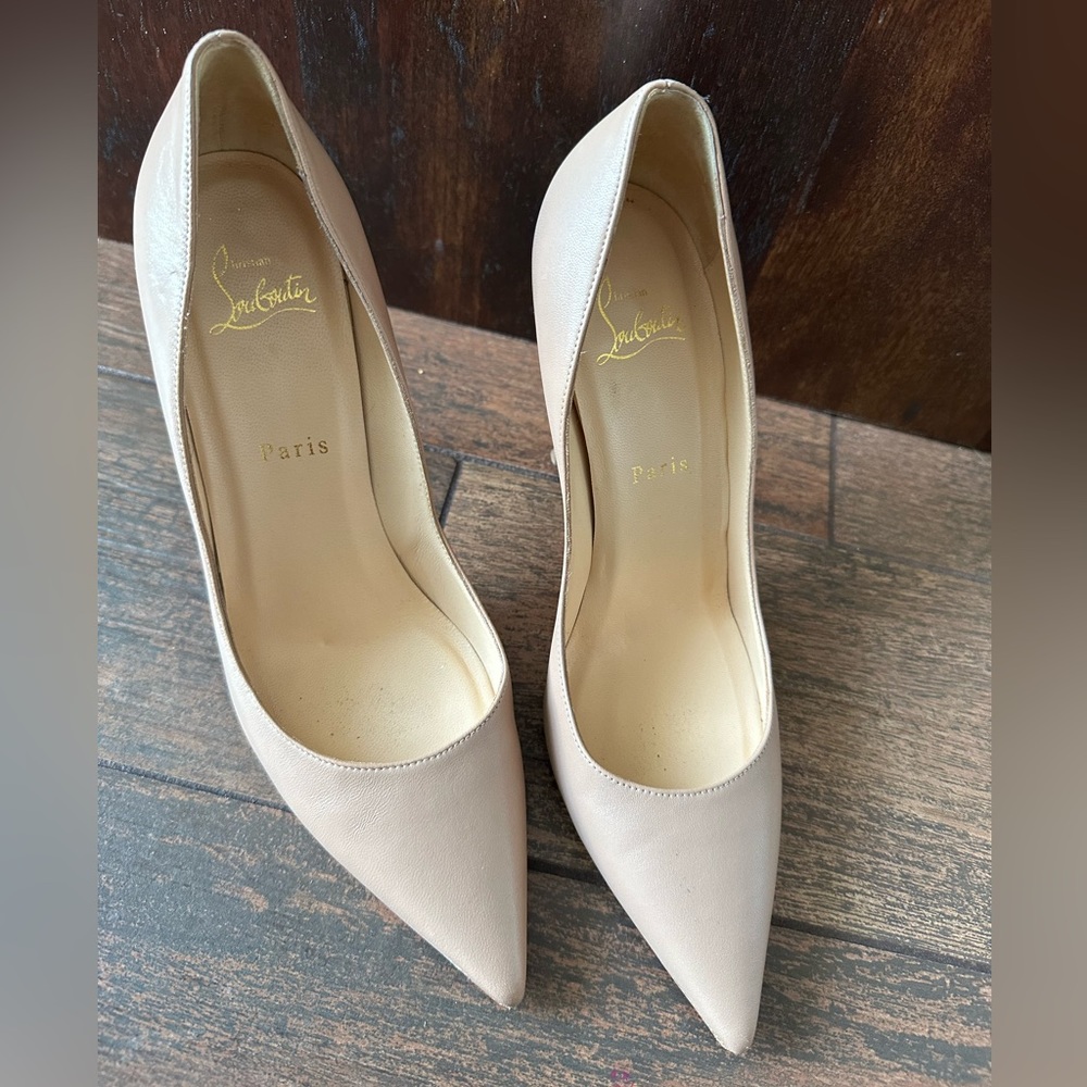 Christian Louboutin Apostrophy pump in beige